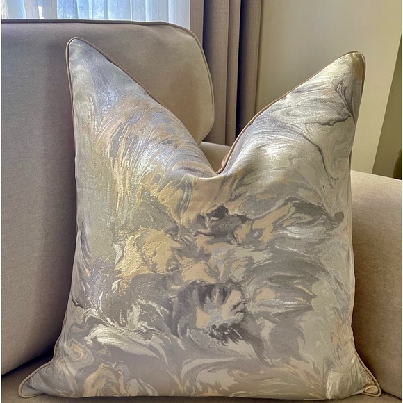 Luxury Champagne and silver waves glam pillow. Size. 22x22 inch - Picture 5 of 11